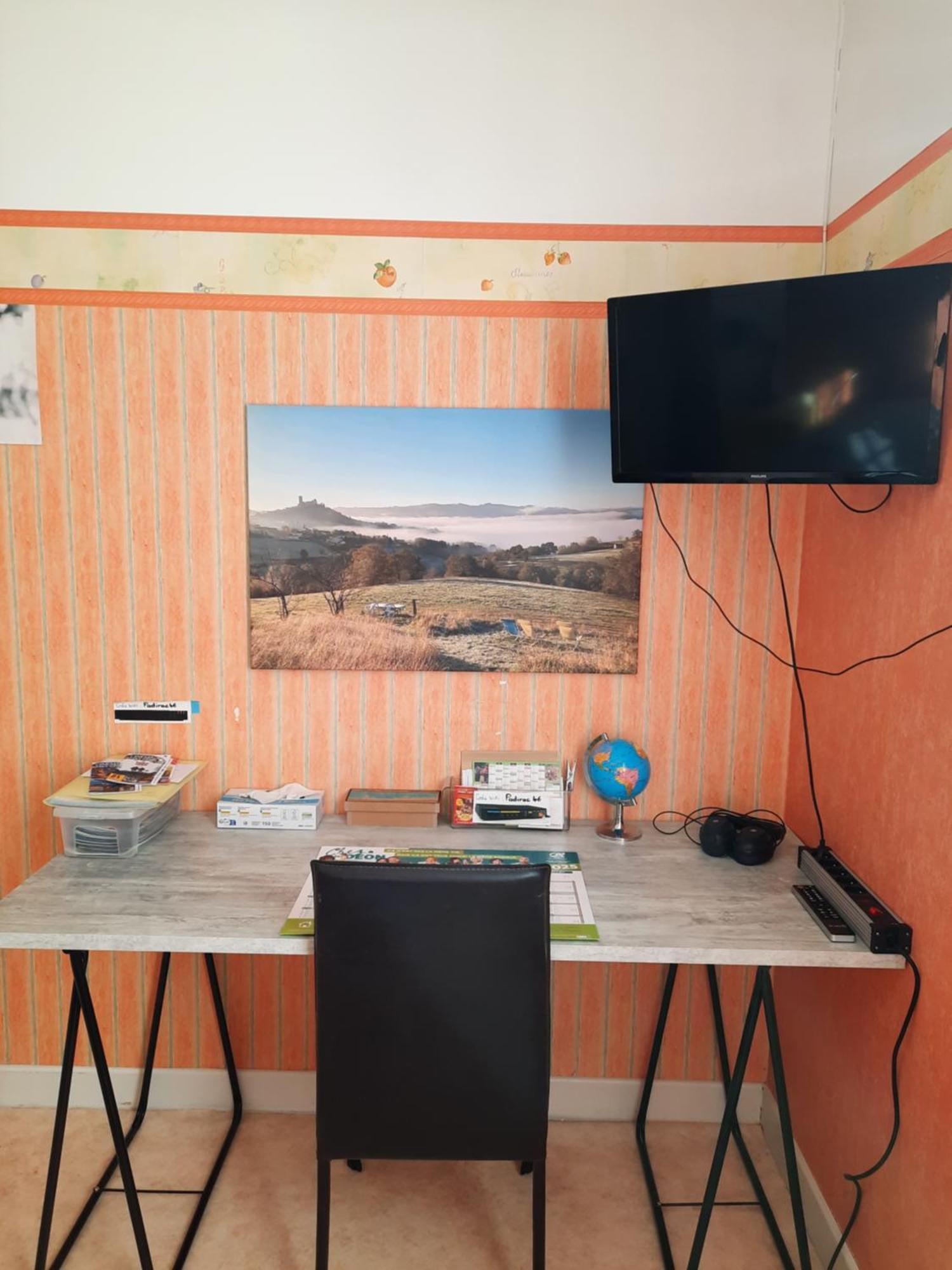 Les Coteaux De Planeze, Ideal Deplacement Pro, Chambres Individuelles Lit 160 Television Saint-Laurent-les-Tours Экстерьер фото